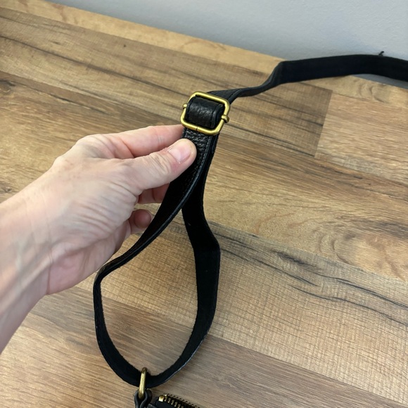 Fossil Elise Crossbody Bag Black Pebbled Leather Slim 3 Zipper Adjustable - Picture 9 of 13